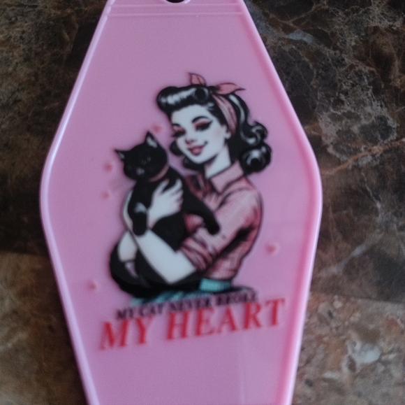 Happy Valentine's Retro motel keychain My Cat Never Broke My Heart - Picture 2 of 2